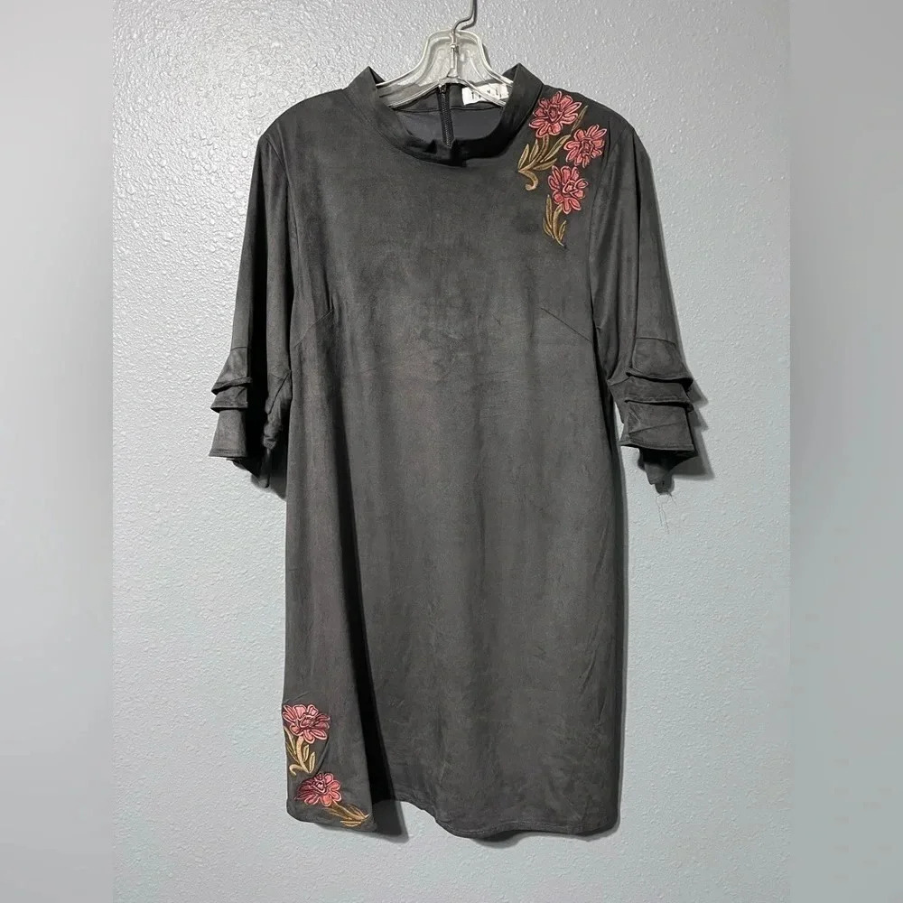 Anthropologie THML Dress Ruffle Sleeve Flower Appliqué Women’s Size M NWT SOFT